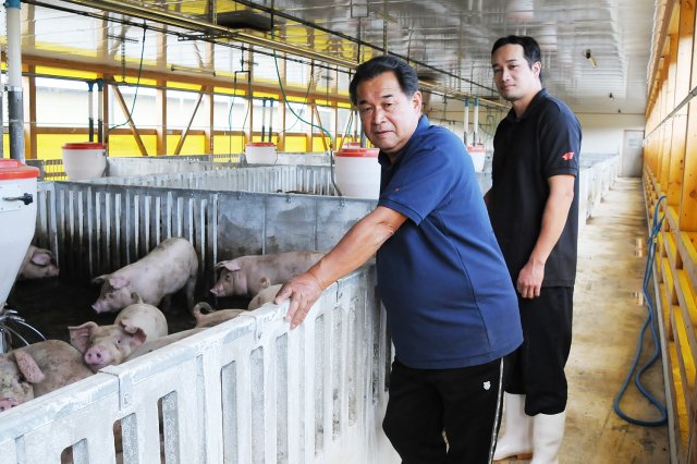 武熊牧場 武熊 俊明さんと真史さん