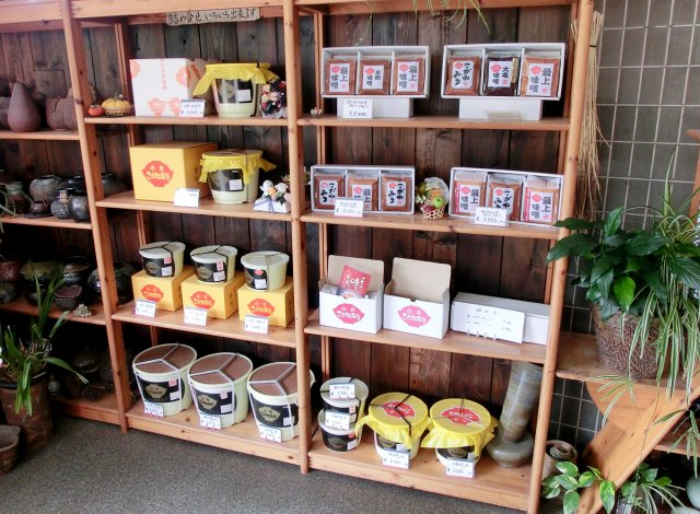 小倉味噌店 店内