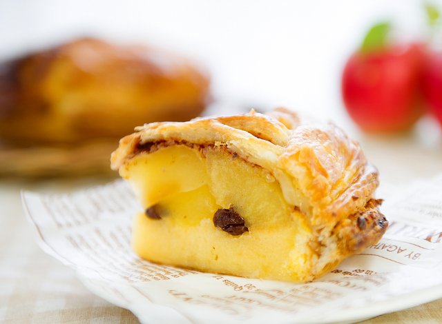 りんご園で焼いたぜいたくアップルパイ カット