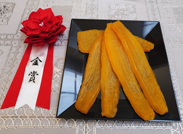 第19回ほしいも品評会 べにはるかの部 金賞 (株)干し芋農園川上 川上 文隆さんの干し芋