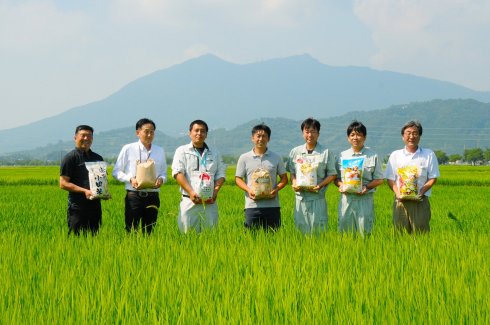 茨城県 県南地域「地域オリジナル米」販売促進協議会の皆さん（つくば市）