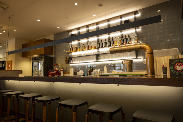 隣接する木内酒造のバー「きき酒処」では木内酒造のお酒を気軽に楽しむことができます