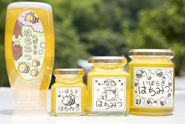 妻の真央さんがパッケージデザインを担当した「いばらきはちみつ」