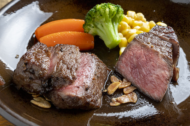 肉の柔らかさと美味さを最大限引き出す火入れです‼