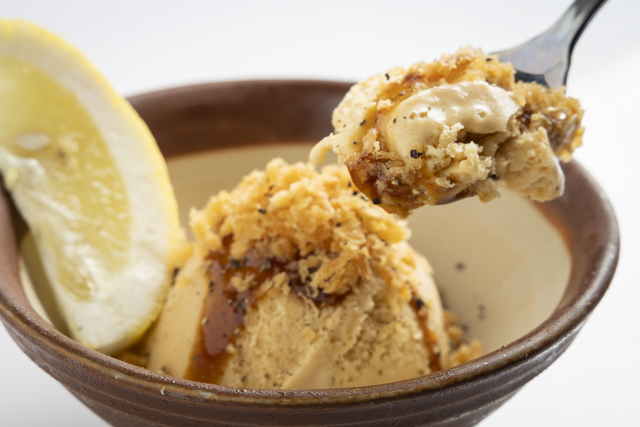 新感覚！？とんかつアイスは想像を超える体験です！