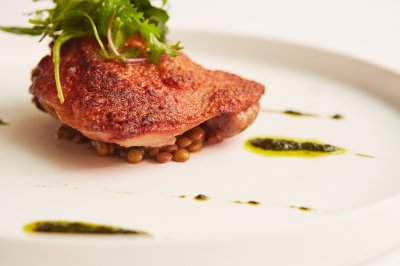 シック・プテートル　奥久慈しゃものモモ肉のコンフィ