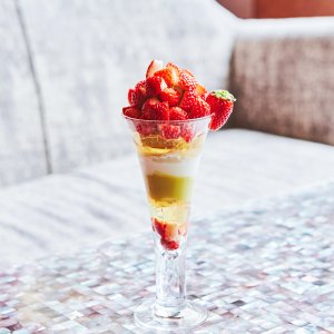 「ウェスティンホテル東京」ロビーラウンジにおいて「いばらキッス」スイーツを販売中！